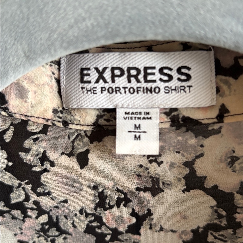 Express Floral Button-Front Shirt in Cream and Black - Picture 2 of 7